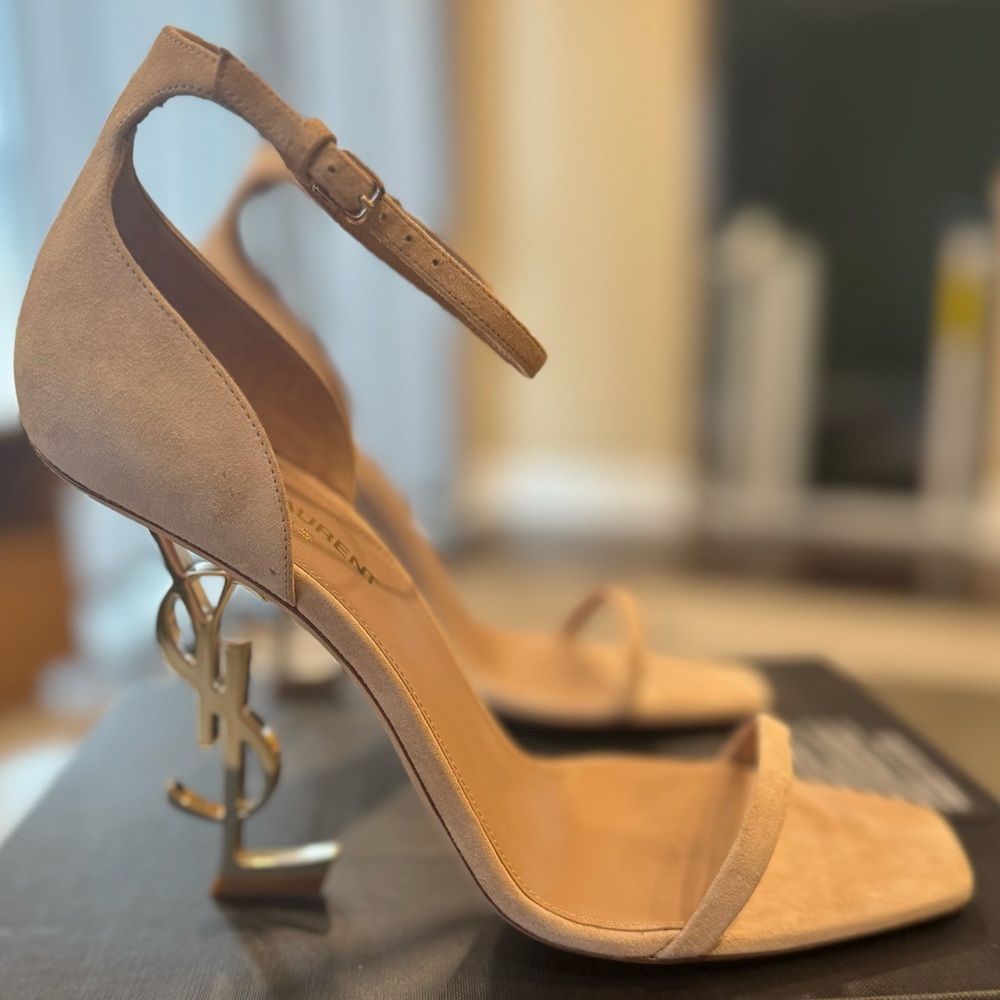 SAINT LAURENT
Opyum 110mm suede sandals
Size 40 (US 9.5)